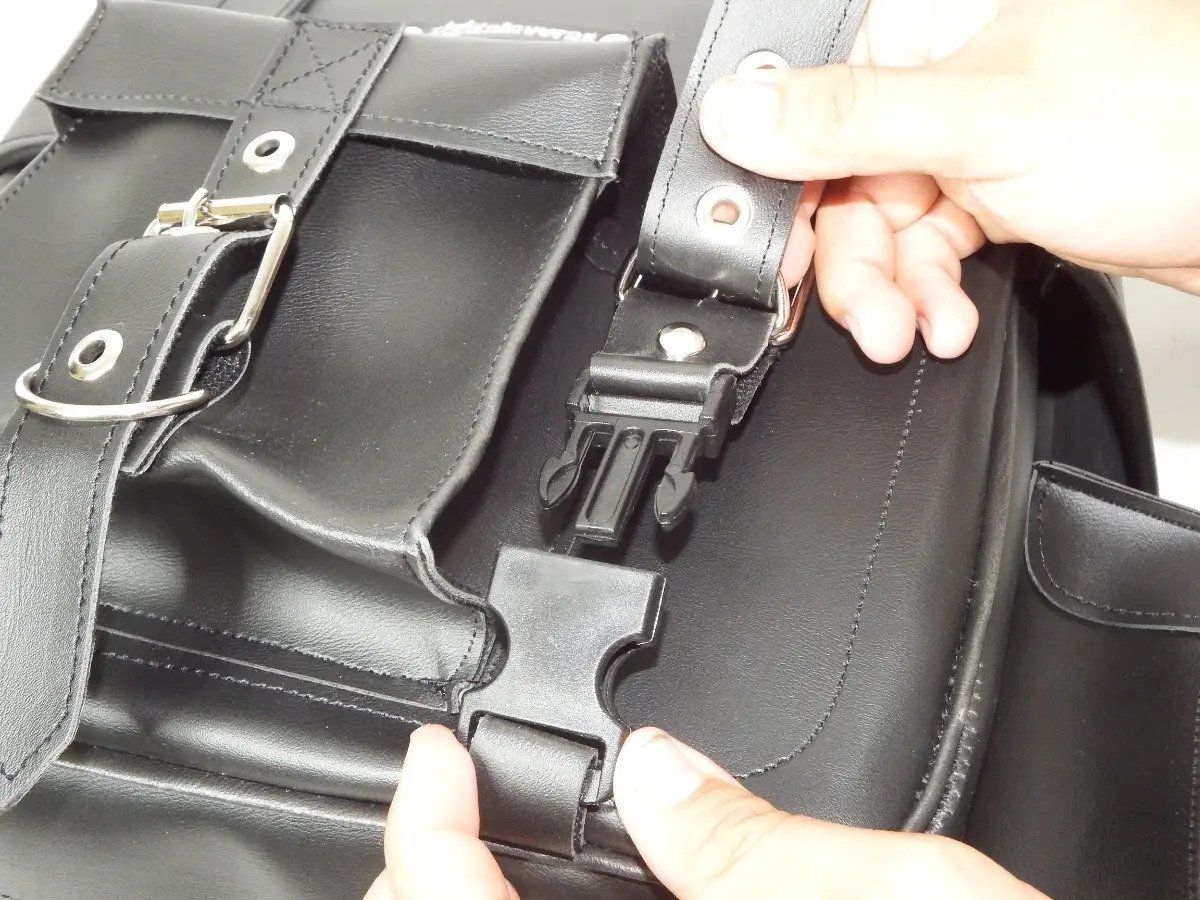 Alforja Negra para Respaldo Imitación Piel (23 L) - Con reflejante