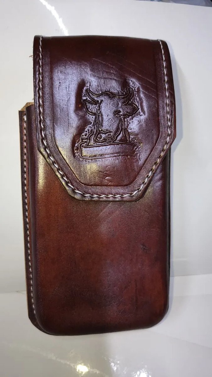 Funda Porta Celular de Piel – Nuevos Diseños - Cabeza toro tinto - Cafe tinto