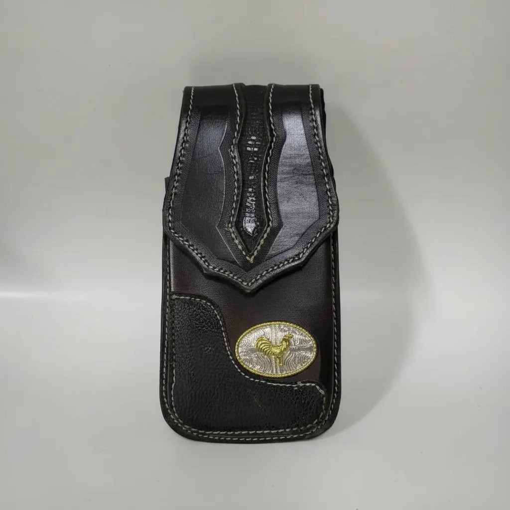 Funda Porta Celular de Piel – Nuevos Diseños - Gallo plata - Cafe oscuro