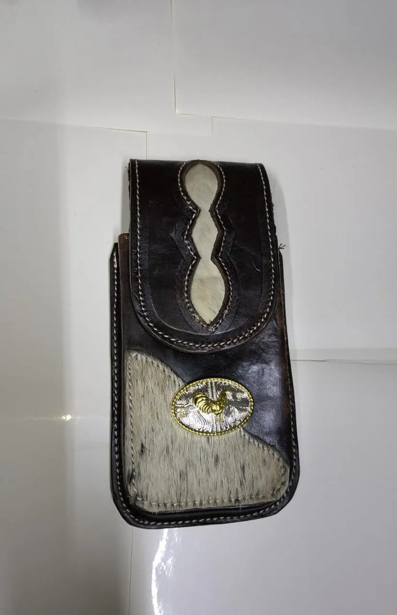 Funda Porta Celular de Piel – Nuevos Diseños - Gallo rombo - Cafe oscuro