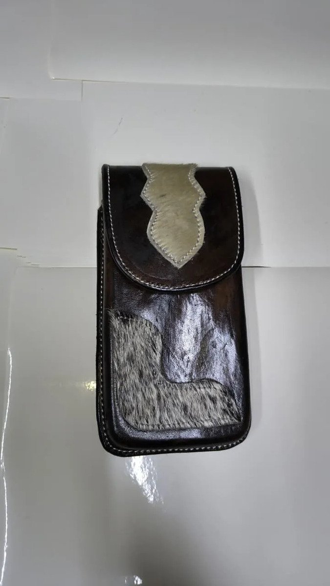 Funda Porta Celular de Piel – Nuevos Diseños - Boot - Cafe Rombo vaka - Cafe oscuro
