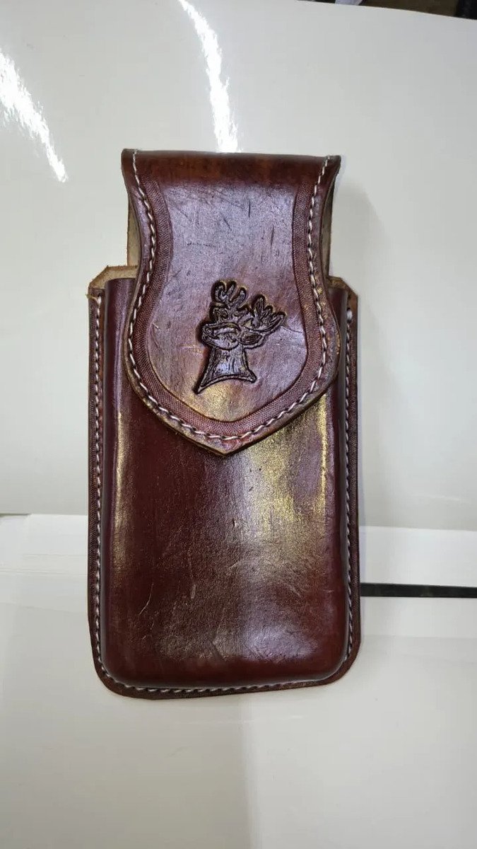 Funda Porta Celular de Piel – Nuevos Diseños - Venado - Cafe tinto