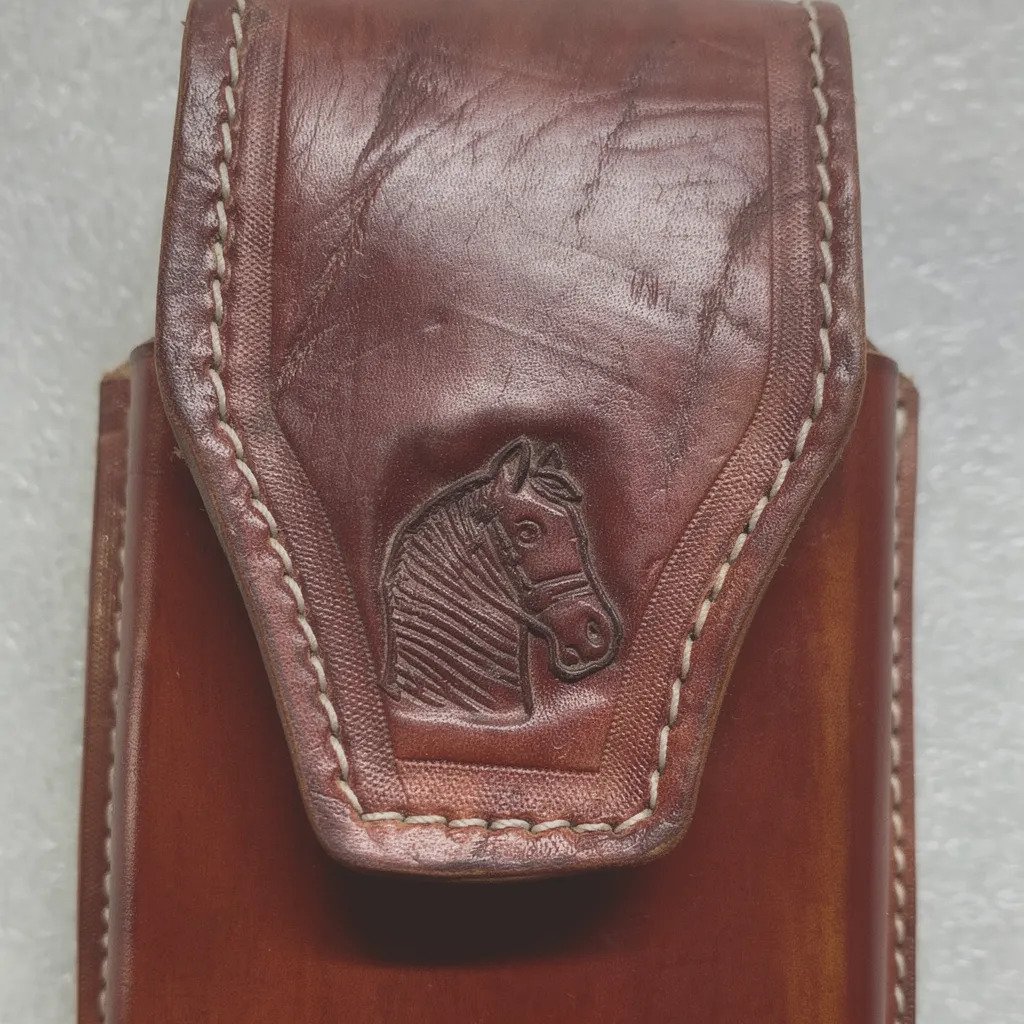 Funda Porta Celular Piel De Res Vaqueta Artesanal - f-spirit - Cafe