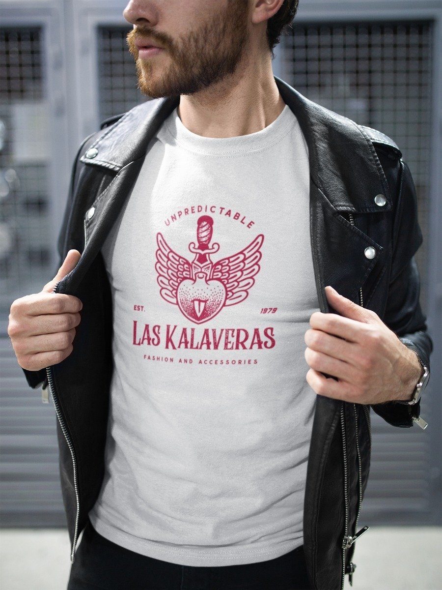 Playera Colección Las Kalaveras - Kalaveras 2 · Calavera con Alas y Daga