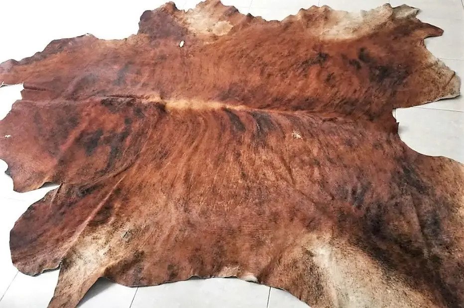 Tapete de Piel de Vaca Gigante Atigrado (2.2 x 1.8 m)